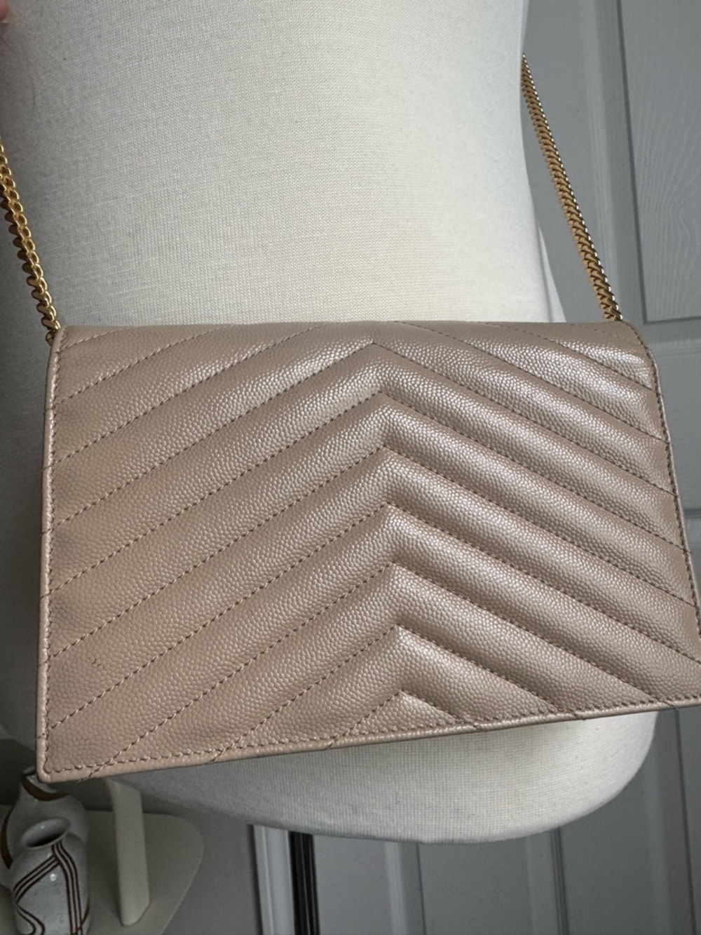 YSL Cassandre Envelope Chain Wallet in Grain De Poudre Leather - Light Taupe - Picture 6 of 11